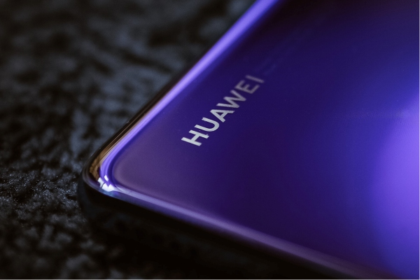EU da marcha atrás: no puede sostener sanciones y veto a Huawei