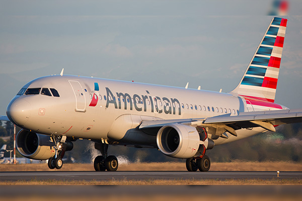 American Airlines suspende a pasajero que se negó a poner mascarilla