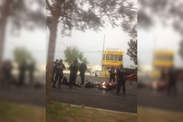 Un policía resulta herido tras choque entre su moto y una camioneta