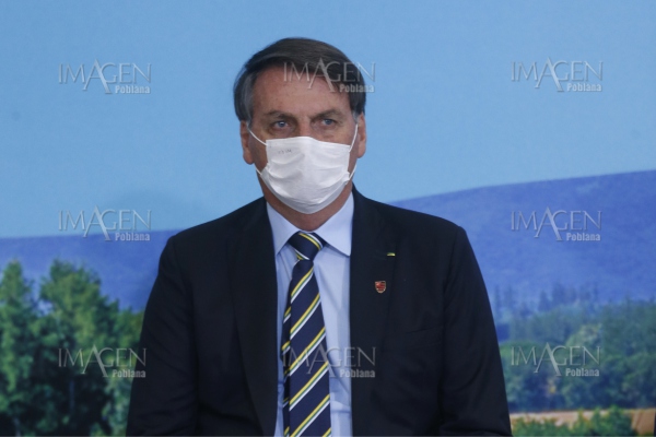 Justicia brasileña obliga a Bolsonaro a usar cubrebocas en público