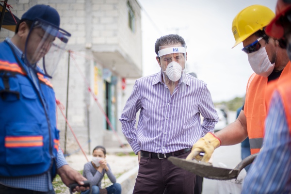 Alfonso Esparza acompaña taller de habilidades para comunidades vulnerables