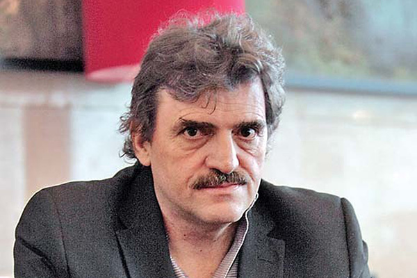Enrique Serna gana el premio Xavier Villaurrutia de Escritores 2019