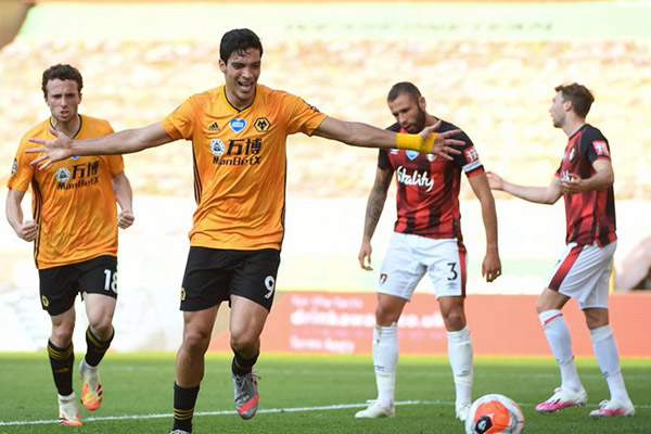 Raúl Jiménez sigue enrachado en Wolves; supera al “Chicharito" en goles