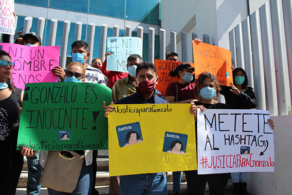 Exigen justicia para hombre asesinado por su novia en un motel
