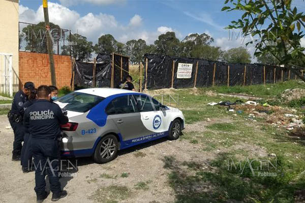 Abandonan cadáver embolsado en un lote baldío