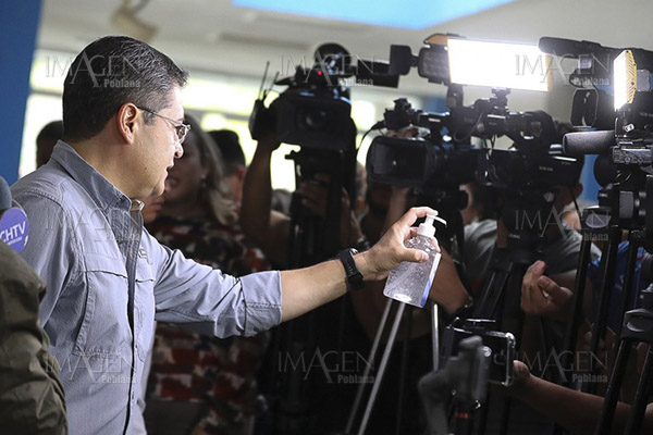 Presidente de Honduras vuelve al trabajo tras superar covid-19