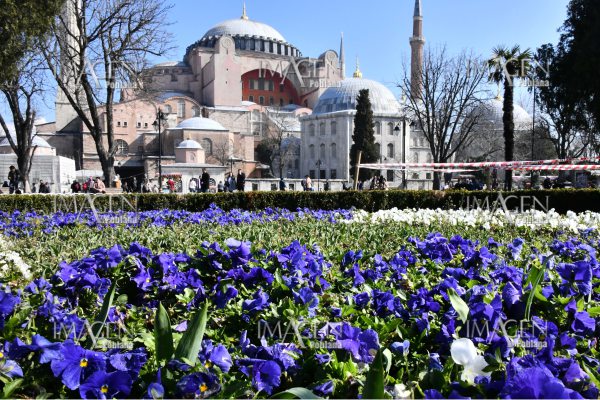 EU dice estar "decepcionado" con decisión de Turquía sobre basílica de Santa Sofía