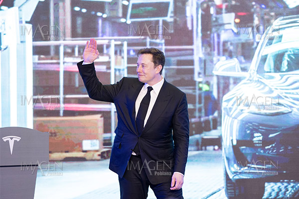 Elon Musk supera la fortuna de Warren Buffet