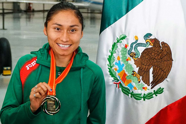 Investigan a marchista Lupita González por falsificación de documentos