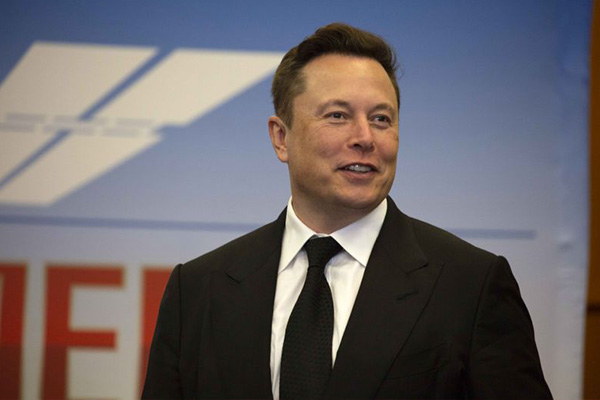 Elon Musk alerta sobre el peligro que implica la disminución de la población