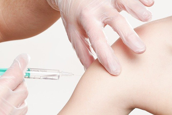 Vacuna para el COVID-19, contraindicada a pacientes con sistema inmune comprometido