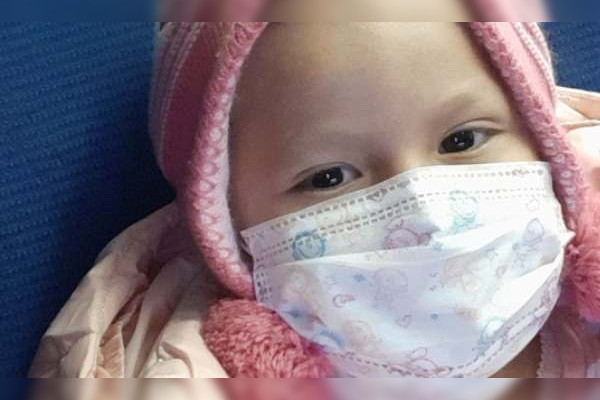 Ana Lucía, niña con leucemia, será desconectada tras viajar a Suiza para quimioterapia