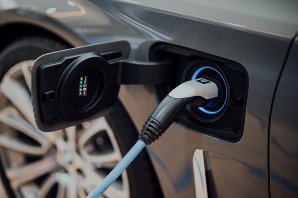 Vehículos eléctricos, la innovación que no todos pueden costear