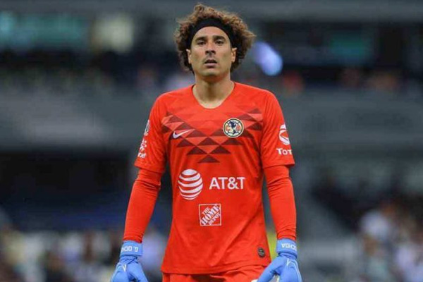 “No le echa ganas ni a su pelo”: Memo Ochoa se burla de Luisito Comunica