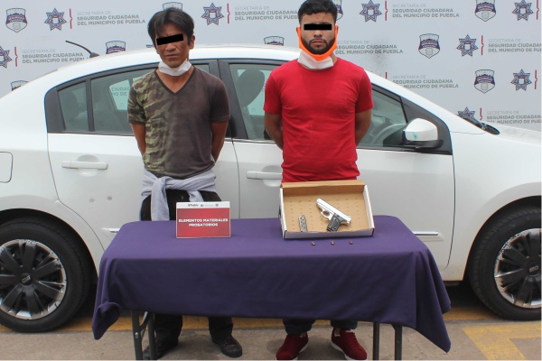 Policías municipales detienen a dos hombres armados y con antecedentes