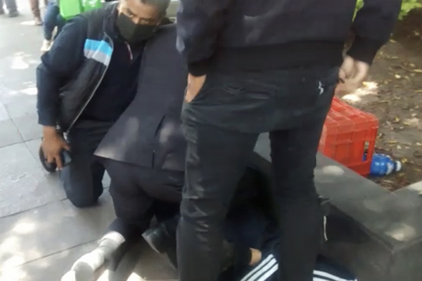 Atrapan a ladrón tras arrebatarle el celular a una mujer en pleno Paseo Bravo