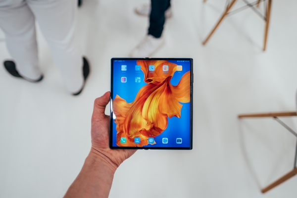 Smartphones plegables, tecnología que aún necesita tiempo