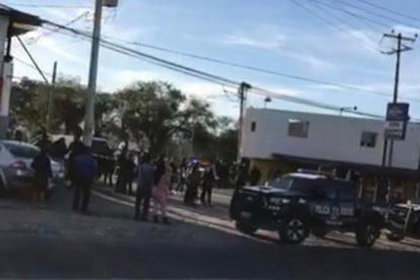 Balean a maestro para robarle su auto