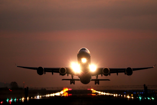 EU levanta la advertencia de viajes internacionales por COVID-19