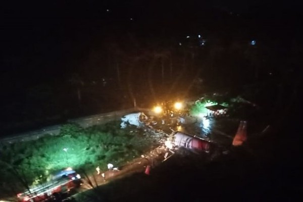 Piloto muerto y decenas de hospitalizados por accidente de avión en la India