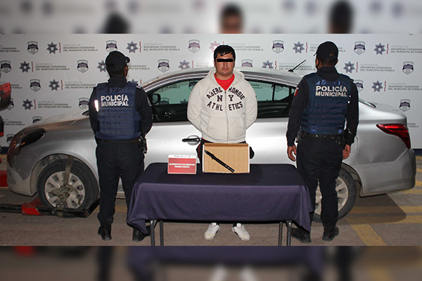 Recupera Policía Municipal un vehículo robado; hay un detenido