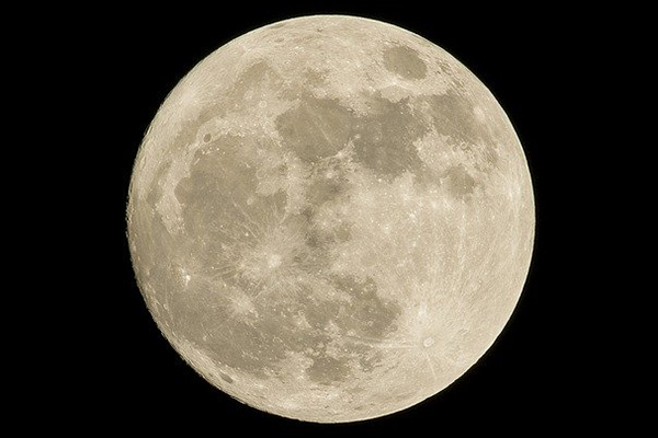 NASA logra reflejar un rayo láser en la Luna tras 10 años de intentos