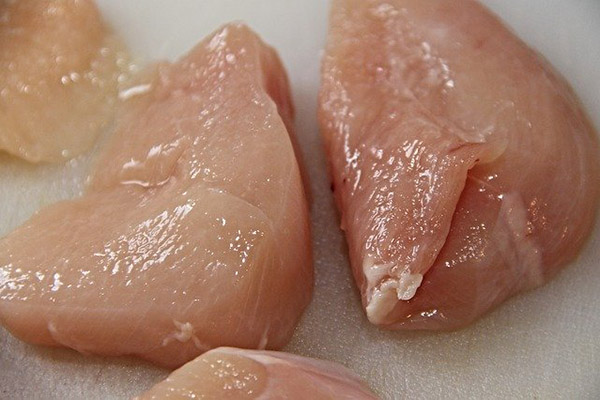 La ciudad china de Shenzhen detecta coronavirus en pollo importado de Brasil