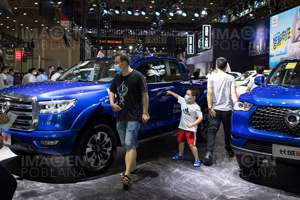 Primer gran salón del automóvil tras la epidemia comienza en Wuhan