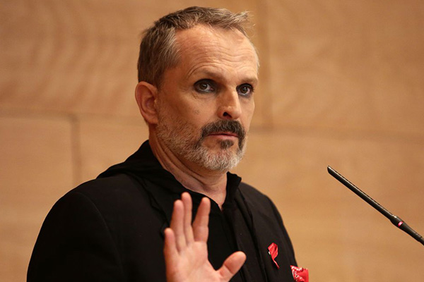 Miguel Bosé promueve manifestación en contra del uso de cubrebocas en España