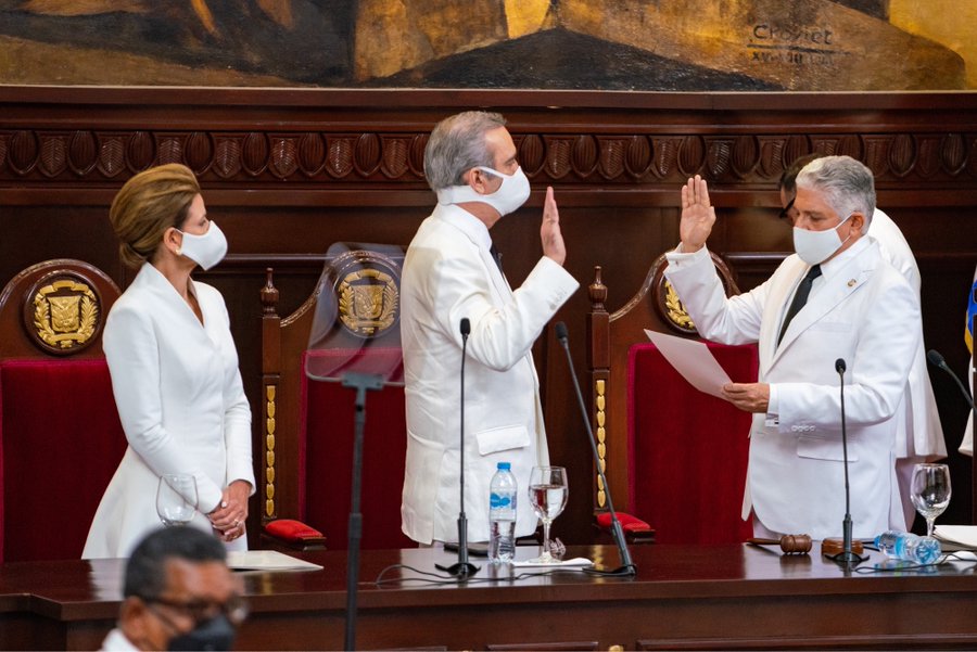 Luis Abinader jura como nuevo presidente de República Dominicana