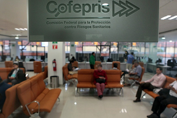 Tardía y torpe reacción de COFEPRIS ante pandemia