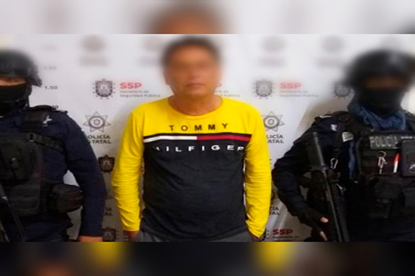 Armado y alcoholizado detienen a exdirector del Cereso de Puebla