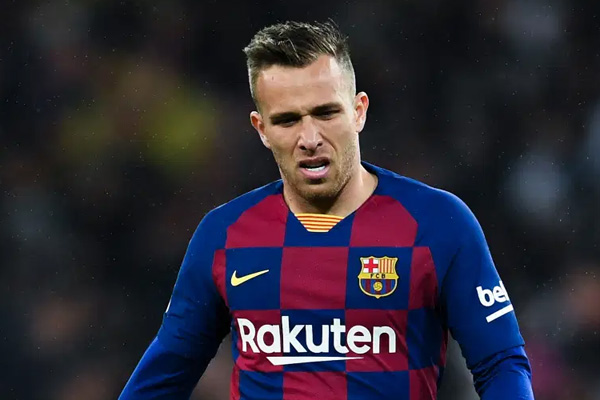 Sigue la mala racha en el Barcelona: Arthur Melo choca su Ferrari en estado de ebriedad