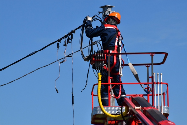 California cortaría electricidad a 3.3 millones de personas por crisis energética