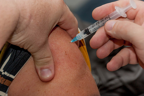 OMS llama a vacunarse contra gripe para facilitar lucha contra covid-19