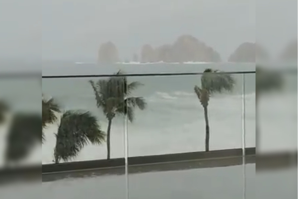 Dos personas fallecen en Los Cabos por efectos de huracán Genevieve