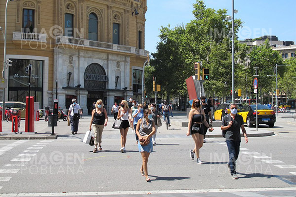 Juez anula prohibición de fumar en calles de Madrid; limita derechos, dice