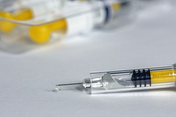 AstraZeneca autorizada para fase 3 de ensayos de su vacuna anti covid-19 en Rusia