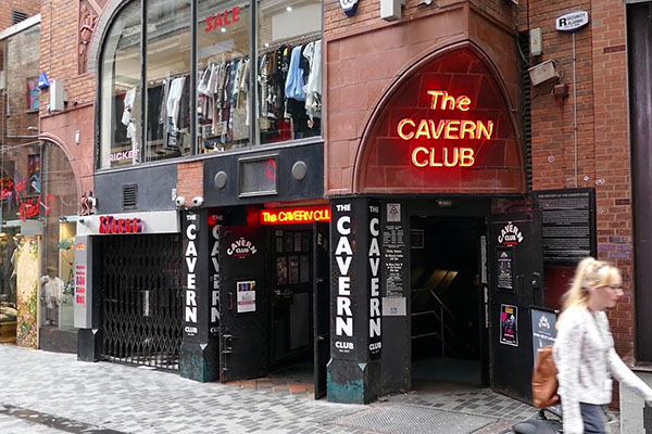 Primer escenario de “The Beatles”, con respirador artificial por COVID-19