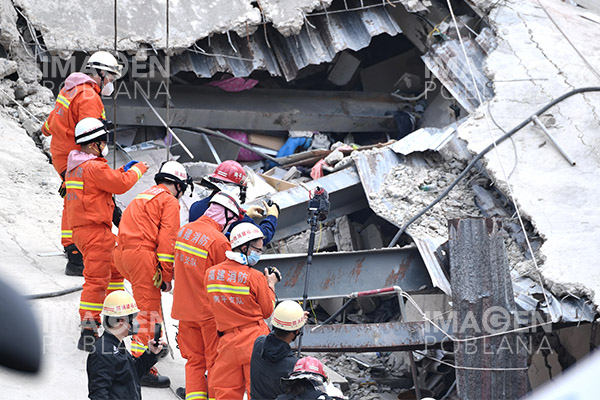 Aumenta a 11 número de muertos por derrumbe de edificio en India