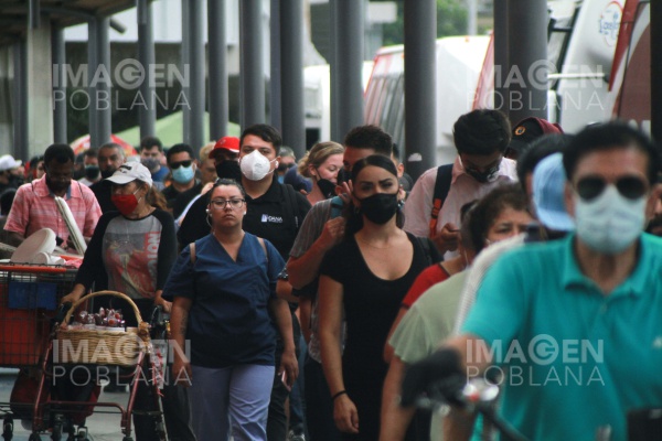 2.5 millones de personas trabajarán un año más tras retirar dinero de afores