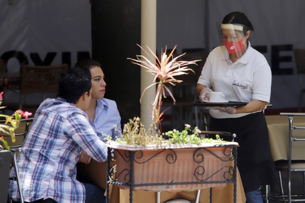 Restaurantes deben mantener respeto a decretos, advierte Barbosa