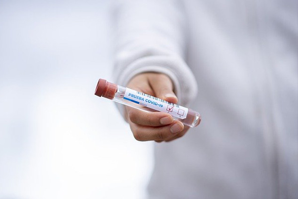 EU podría autorizar uso de vacuna contra coronavirus sin ensayos clínicos concluidos