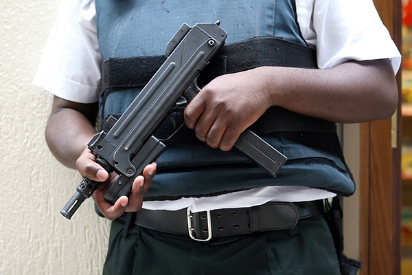 Pandillas de Chicago buscan herir a policías que apunten con su arma en público