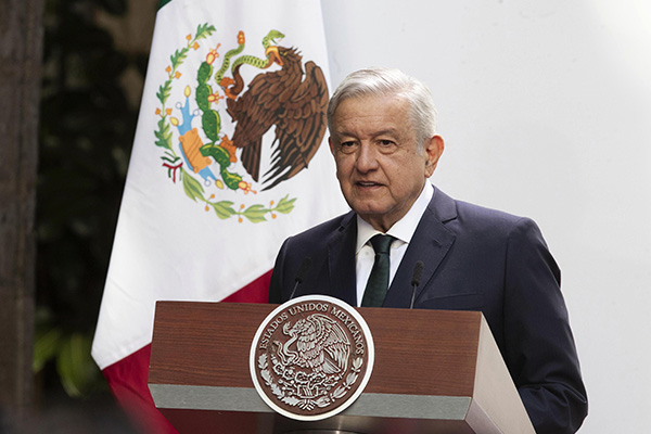 Ordenan quitar promocional de AMLO por citar al papa Francisco