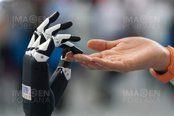 Los robots ayudan al cuidado de pacientes COVID-19 en hospitales de México
