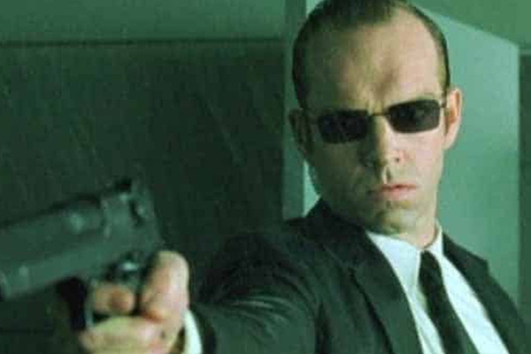 Hugo Weaving revela por qué no estará en Matrix 4