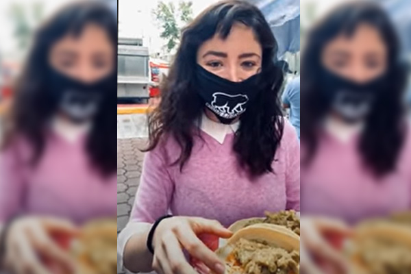 #Lady3Pesos vuelve a ser viral al pedir disculpas comiendo tacos de chicharrón