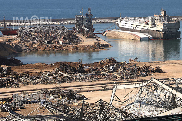 Eliminan más de cuatro toneladas de nitrato de amonio halladas en el puerto de Beirut