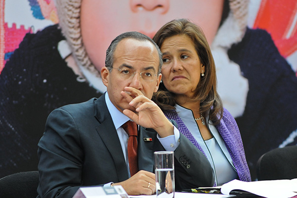Felipe Calderón alega con Ciro Murayama por negar registro a México Libre